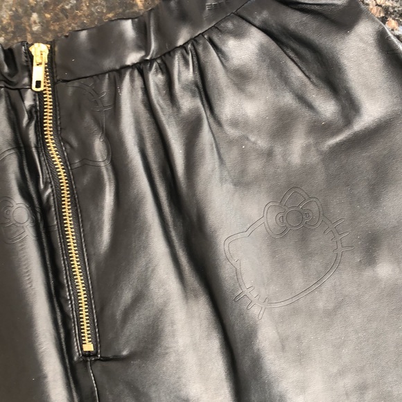 Vintage Hello kitty black vegan leather skirt size large. - Picture 4 of 4